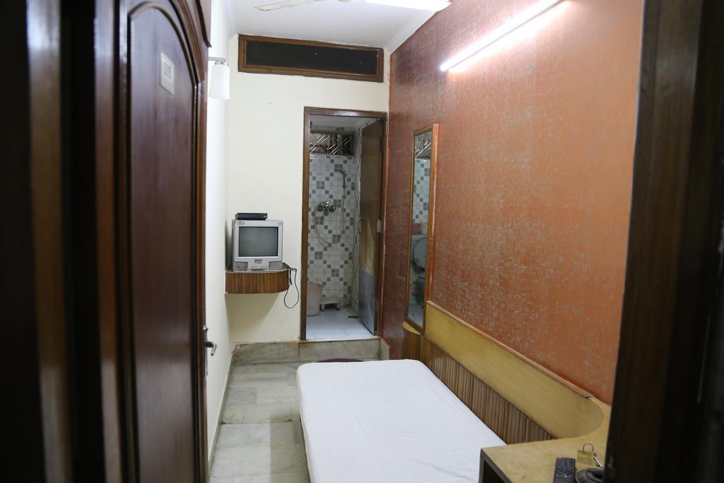Yes Please Guest House Ню Делхи Екстериор снимка