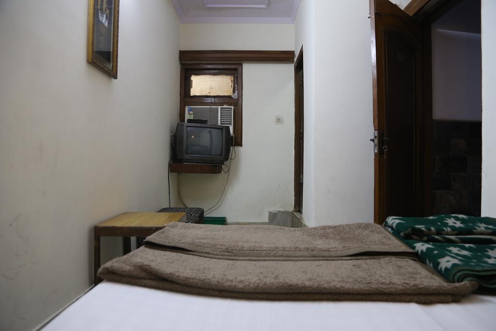 Yes Please Guest House Ню Делхи Екстериор снимка