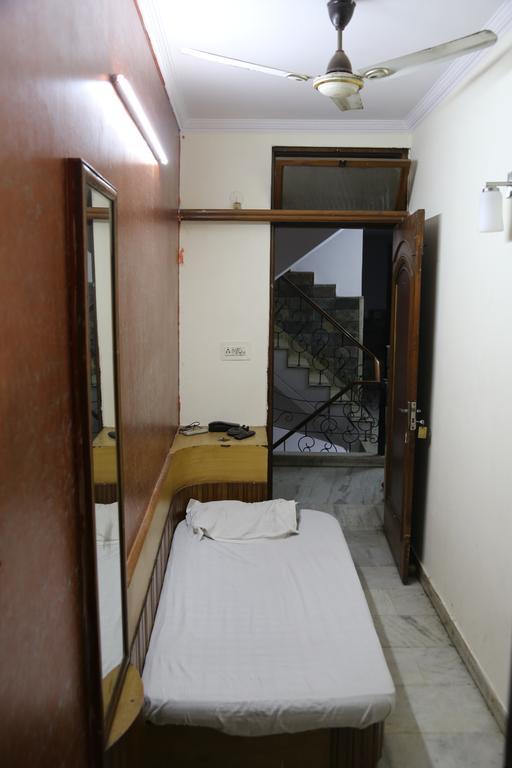 Yes Please Guest House Ню Делхи Екстериор снимка