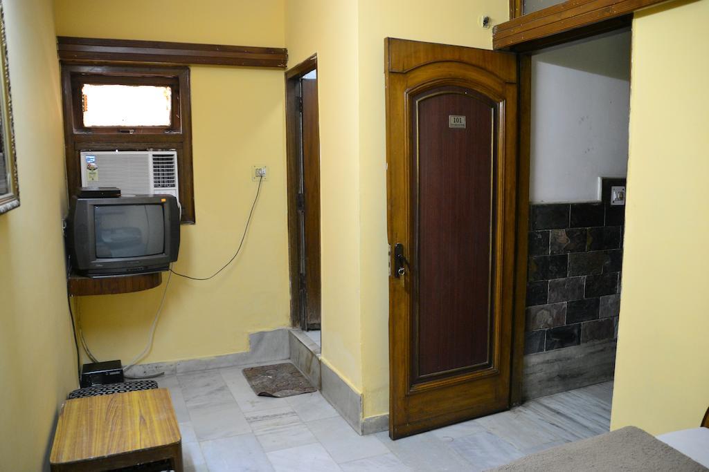 Yes Please Guest House Ню Делхи Стая снимка