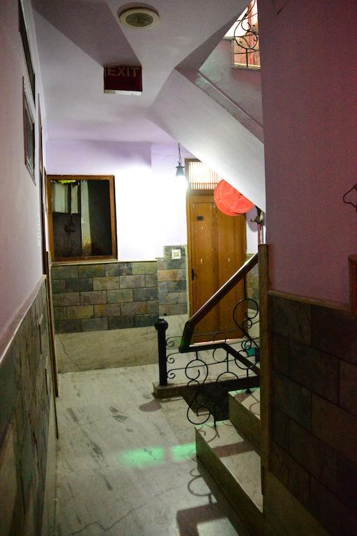 Yes Please Guest House Ню Делхи Екстериор снимка