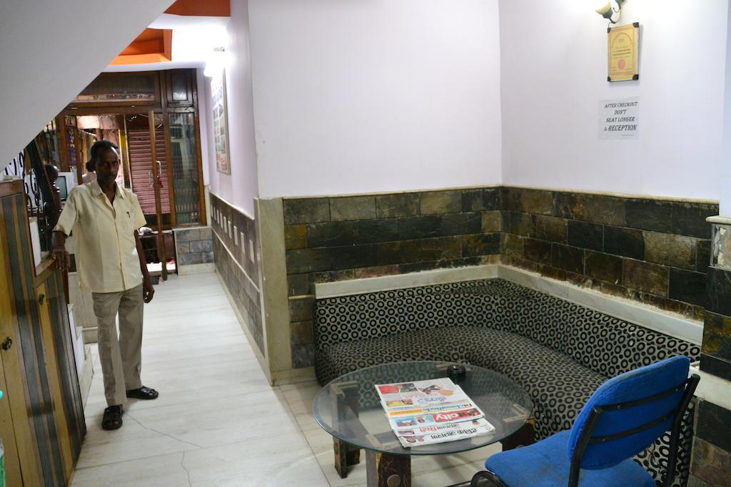 Yes Please Guest House Ню Делхи Екстериор снимка