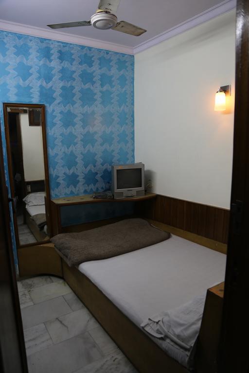 Yes Please Guest House Ню Делхи Екстериор снимка